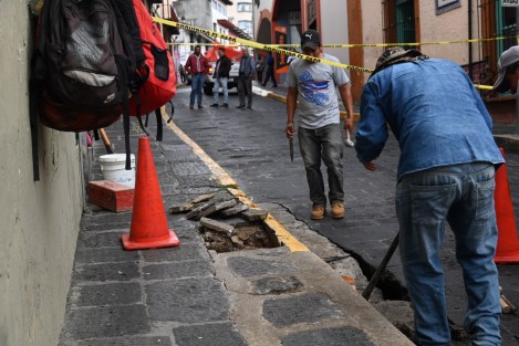 Por trabajos que realiza personal de la Dirección de Obras Públicas, permanecerá cerrada a la circulación vehicular la calle de Revolución, entre Enríquez y Juárez, por lo que se recomienda a los automovilistas tomar rutas alternas. 