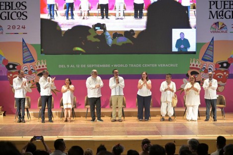 La magia que nos embelesa y se descubre llena de vestigios por todo el país ha llegado a Veracruz, celebró el gobernador Cuitláhuac García Jiménez durante la inauguración del Tianguis Nacional de Pueblos Mágicos, al considerar que la cultura es motor de transformación de la humanidad y el turismo la oportunidad para apreciarla.
