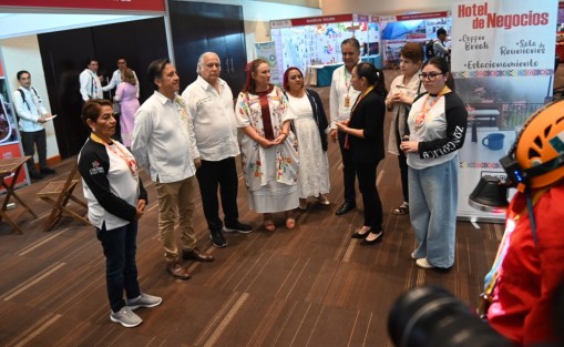El gobernador Cuitláhuac García Jiménez en compañía de la gobernadora electa Rocío Nahle y el secretario de turismo Federal Miguel Torruco Marqués inauguró el Tianguis Nacional de Pueblos Mágicos en el World Trade Center. Participan 177 pueblos y 34 barrios mágicos del País. 