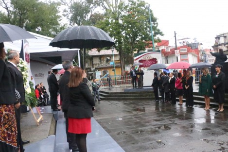 La magistrada presidenta del Poder Judicial, Lisbeth Aurelia Jiménez, encabezó la guardia de honor al Padre de la Patria, Miguel Hidalgo, en Los Berros.
