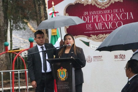 La magistrada presidenta del Poder Judicial, Lisbeth Aurelia Jiménez, encabezó la guardia de honor al Padre de la Patria, Miguel Hidalgo, en Los Berros.
