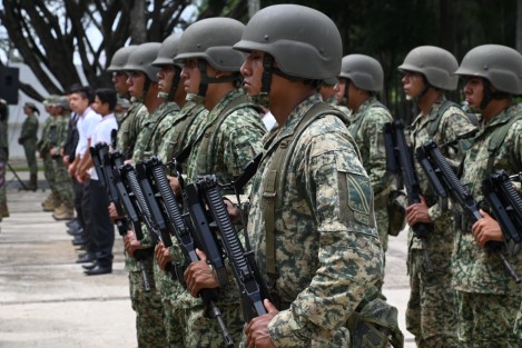 Durante la ceremonia realizada en la 26/a Zona Militar se escuchó el pase de lista a Juan de la Barrera, Juan Escutia, Vicente Suárez, Fernando Montes de Oca, Francisco Márquez y Agustín Melgar, además del teniente José Azueta y el cadete Virgilio Uribe, quienes defendieron a la Heroica Escuela Naval Militar en la segunda invasión norteamericana al puerto de Veracruz, el 21 de abril de 1914.