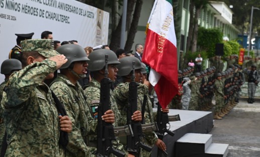 Estuvieron presentes los comandantes de la 26/a Zona Militar, Armando López Esquivel, y Tercera Región Naval, Raúl Pérez Vásquez; la presidenta del Tribunal Superior de Justicia, Lisbeth Aurelia Jiménez Aguirre, la fiscal general del Estado, Verónica Hernández Giadáns, y el coordinador de la Guardia Nacional en la entidad, Vicente Dimayuga Canales. 