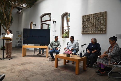 Autoridades de la Secretaría de Cultura y la  SEDEMA, en rueda de prensa ante artistas y medios ofrecieron una explicación sobre la accidental destrucción de la  escultura obra de Rocío Sagaón y Laura Navarro que se encontraba en el parque Natura. 