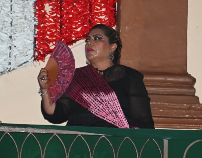 A esta fiesta cívica, asistió la gobernadora electa como invitada especial del mandatario, Rocío Nahle García, además, mandos militares y navales; los titulares de los poderes Legislativo, Judicial y del Gabinete ampliado, quienes han sido partícipes de la Cuarta Transformación.