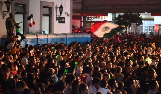 Simultáneamente, los municipios de la entidad celebraron las Fiestas Patrias en armonía gracias al operativo de vigilancia desplegado por el Gobierno de Veracruz. 