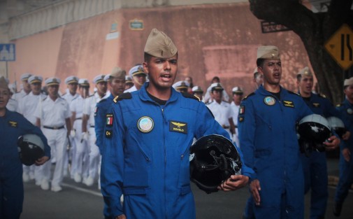 El desfile inició a las 10:30 horas con Tránsito del Estado, seguido por la Secretaría de Marina, Guardia Nacional, Secretaría de la Defensa Nacional, Seguridad Ciudadana y Tránsito Municipal, y el Pentatlón Militarizado de México, que demostraron la disciplina y lealtad que les caracteriza.