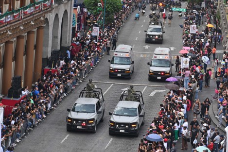 El desfile inició a las 10:30 horas con Tránsito del Estado, seguido por la Secretaría de Marina, Guardia Nacional, Secretaría de la Defensa Nacional, Seguridad Ciudadana y Tránsito Municipal, y el Pentatlón Militarizado de México, que demostraron la disciplina y lealtad que les caracteriza.