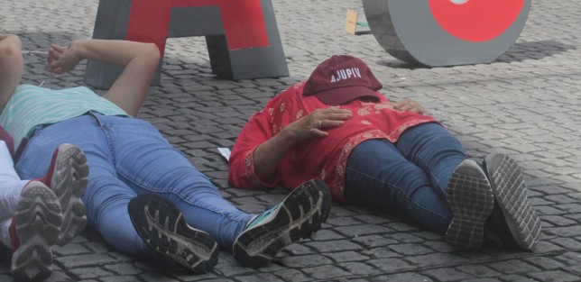 Las manifestaciones en Xalapa suben de nivel, con performances. 