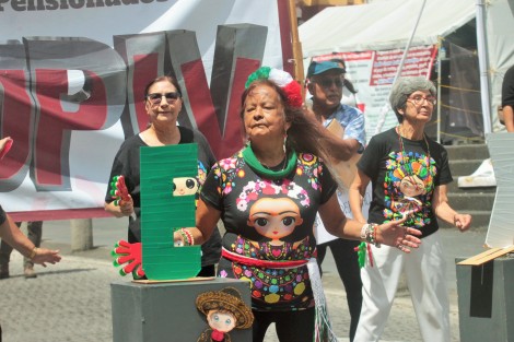 Las manifestaciones en Xalapa suben de nivel, con performances. 