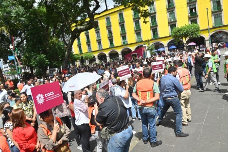 Por el Día Nacional de la Protección Civil y para promover la prevención, este día en punto de las 11 de la mañana empleados del palacio municipal y de gobierno así como de las oficinas se realizó el Simulacro Nacional 2024.