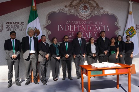 El secretario de Medio Ambiente, Juan Carlos Contreras Bautista, encabezó la guardia de honor ante el monumento a Miguel Hidalgo, en Los Berros.