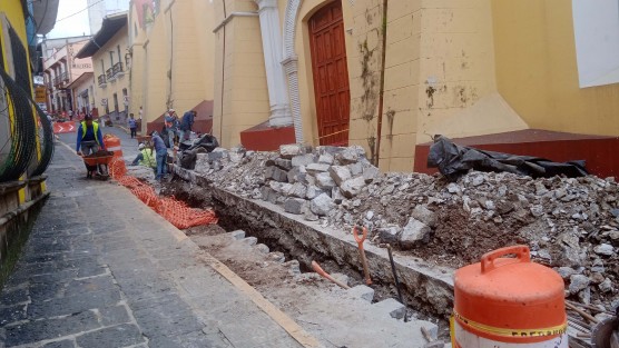 En entrevista, el alcalde Ricardo Ahued anunció que la calle Revolución permanecerá cerrada por lo menos un mes, por trabajos de rehabilitación, debido a que se encontró un acueducto antiguo.