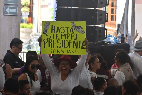 El Presidente recibió muestras de afecto y agradecimiento de los asistentes.