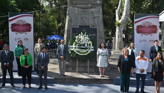 El delegado del Comité Ejecutivo del PVEM, Carlos Marcelo Ruiz Sánchez, encabezó la guardia de honor al Padre de la Patria en Los Berros. 