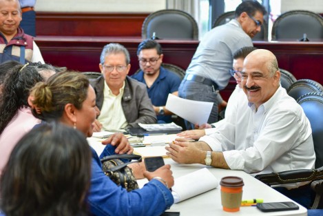 Con su trabajo, el alcalde Ricardo Ahued Bardahuil está transformando las colonias de Xalapa, reconocieron vecinas y vecinos de diversos sectores de la ciudad, quienes este lunes fueron atendidos personalmente por el Presidente Municipal en una jornada más del Programa Audiencias Ciudadanas. 