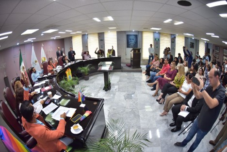 La Diputación Permanente de la LXVI Legislatura del estado de Veracruz emitió la declaratoria de la reforma constitucional, aprobada por esta Soberanía el pasado 31 de julio, en materia de nuevas fechas para el inicio de gobierno y legislatura en la entidad. 