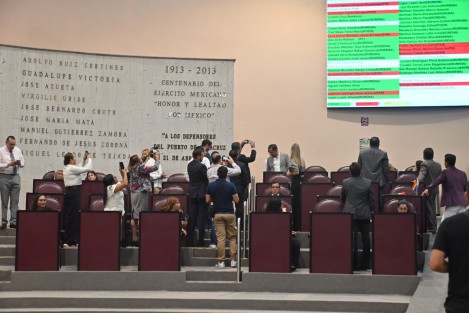 Con 35 votos a favor y 9 en contra fue aprobada la minuta que resuelve la incorporación de la Guardia Nacional sea controlada operativa y administrativamente por la Secretaría de la Defensa Nacional (Sedena).