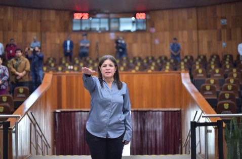 Ante el Pleno de la LXVI Legislatura, rindió protesta de ley la ciudadana Elvia Merlín Castro como diputada por el Distrito XXVI de Cosoleacaque, en sustitución de la legisladora Magaly Armenta Oliveros, a quien este Congreso concedió licencia para separarse del cargo desde el pasado 11 de septiembre.
