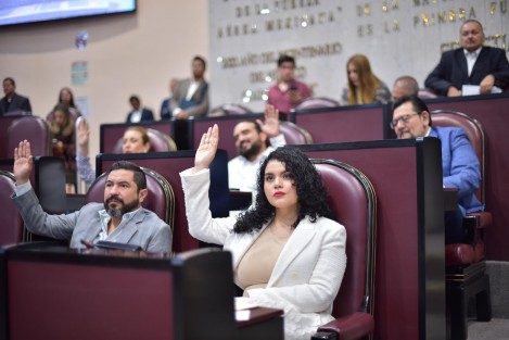Con 44 votos a favor, el Pleno del Congreso de Veracruz aprobó, en Sesión Extraordinaria, la Minuta proyecto de decreto por el que se reforma, adiciona y deroga el Artículo 2º de la Constitución Política de los Estados Unidos Mexicanos, en materia de pueblos y comunidades indígenas y afromexicanos, remitida por la Cámara de Senadores del Congreso de la Unión.