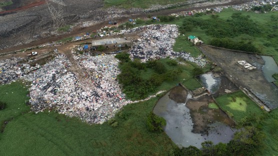 Las Matas, predio que recibía más de 570 toneladas diarias de basura proveniente de Coatzacoalcos, Cosoleacaque y Minatitlán, inició la fase de clausura y para ello fue creado un Centro de Educación Ambiental que permitirá la transformación de una conciencia social que restaure la naturaleza y el equilibrio ecológico mediante las decisiones correctas. 