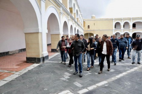 Este sábado el Gobernador Cuitláhuac García junto con titulares de Turismo y SECVER recorrieron la fortaleza de San Carlos en el municipio de Perote para ir planeando la logística de los próximos eventos a realizar en ese lugar con motivo de las fechas de Todos de Santos, con el fin promover nuestras tradiciones y continuar atrayendo turismo.