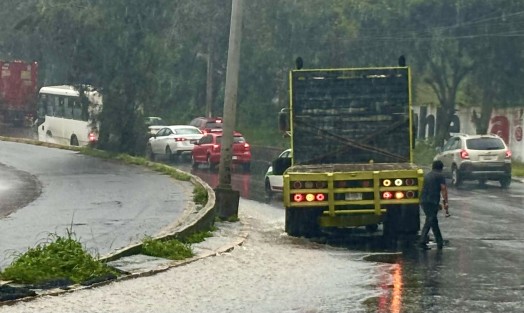 Mal tiempo y malas carreteras para el mal tráfico y el mal tiempo apenas comienza. 