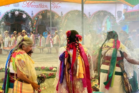 Las danzas que se presentan en este gran evento son esenciales para la identidad cultural de la Sierra del Totonacapan. Cada danza no solo es una expresión tradicional, sino también generadora de historias, creencias e identidad. 