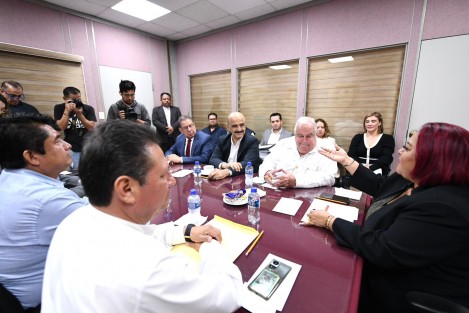 El presidente municipal Ricardo Ahued Bardahuil acudió esta tarde al Congreso del Estado, con el fin de entregar los proyectos de la Ley de Ingresos y el Presupuesto de Egresos 2025.