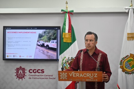 El Gobernador reiteró que permanecen los planes Tajín, DN-III-E y Marina en 20 municipios, principalmente los referidos, mientras que la Secretaria de PC estará en territorio manteniendo comunicación con las fuerzas federales, autoridades estatales y direcciones municipales de Protección Civil, además del secretario de Gobierno, Carlos Alberto Juárez Gil, que se trasladó a Los Tuxtlas. 