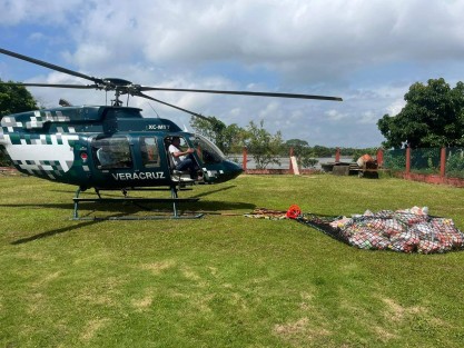 En municipios como Tlacotalpan, zona de Los Tuxtlas y el sur de Veracruz, PC continúa las acciones de saneamiento con maquinaria vactor; se abren caminos y se limpian las áreas afectadas. Por instrucciones del gobernador,  Cuitláhuac García Jiménez, se brinda atención médica, distribución de agua potabilizada y entrega de insumos humanitarios, incluso con un puente aéreo para llegar a localidades incomunicadas. 