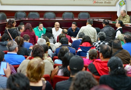  Con el fin de mejorar la calidad de vida de la población, este lunes el presidente municipal Ricardo Ahued Bardahuil encabezó una jornada más del Programa Audiencias Ciudadanas, iniciativa implementada por esta Administración para atender de forma directa las necesidades de la sociedad.