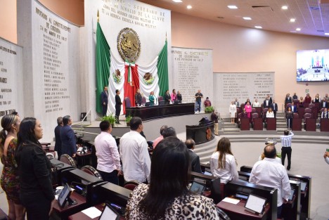 El Pleno de la LXVI Legislatura aprobó el dictamen de la Comisión Permanente de Justicia y Puntos Constitucionales que reforma el párrafo séptimo y adiciona un párrafo, que será el octavo, con el corrimiento del actual octavo a noveno, del Artículo 145 del Código Civil de la entidad, para precisar las medidas a seguir sobre los casos de divorcio y que involucre a personas mayores con discapacidad, que estén bajo tutela de ex cónyuges, y con la finalidad de asegurarles su protección, en estricto apego a derechos humanos.