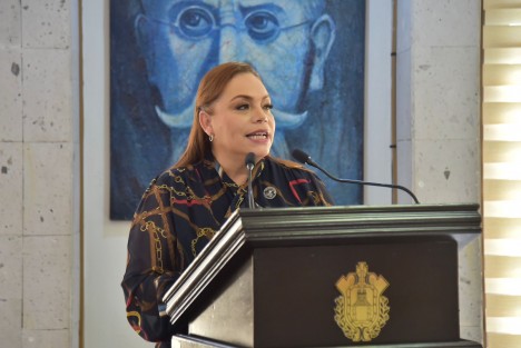 La legisladora Verónica Pulido Herrera presentó a la Diputación Permanente una Iniciativa con Proyecto de Decreto que reforma y adiciona diversas disposiciones a la Ley Orgánica del Municipio Libre, con la finalidad de incorporar el eje de la violencia en las obligaciones que tiene el Ayuntamiento, así como el fortalecimiento de la Comisión Edilicia para la Igualdad de Género y del Instituto Municipal de las Mujeres, en materia de prevención y erradicación de la violencia contra las mujeres.