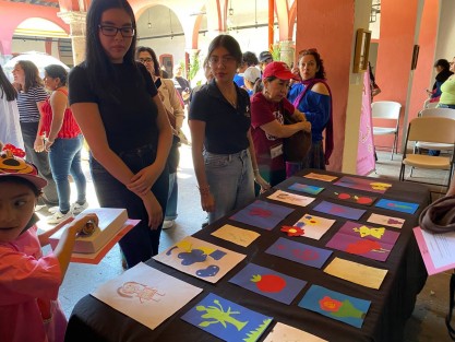En el Centro Recreativo, las asociaciones civiles AHF México y Matraca presentaron la exposición Las niñas en acción con el arte, en el marco del Día Internacional de la Niña.
