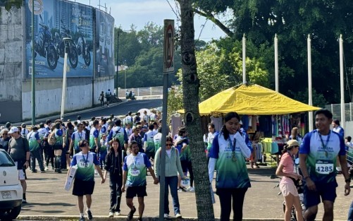 Este domingo se llevó a cabo la Carrera Universitaria ¡Corre, trota, camina!, uno de los eventos incluidos en el festejo por el 80 aniversario de la Universidad Veracruzana (UV), Aunque contó con buena asistencia, algunas personas se inconformaron por la falta de difusión. 