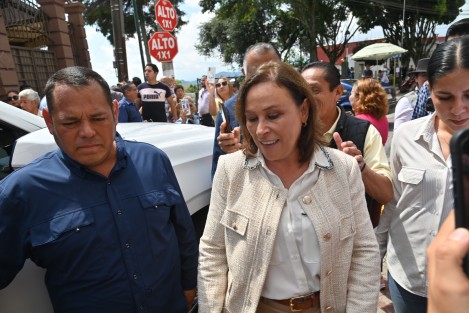 Durante una entrevista a su salida de una reunión con el arzobispo de Xalapa, Juan Carlos Patrón Wong, Rocío Nahle gobernadora electa refirió que ya se encuentra en reuniones con todos los alcaldes de diversas fracciones políticas.