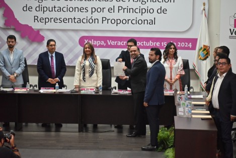 Fernando Yunes y Elizabeth Morales fueron foco de atención ya que ambos son vistos con recelo dentro de sus partidos por haber alcanzado las posiciones, que consideran debieron ser para verdaderos militantes. 