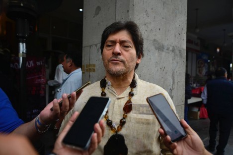 El Brujo Mayor de Catemaco, Enrique Marthen Berdón, dijo prever un buen gobierno de Rocío Nahle en Veracruz. Se ve un buen Gobierno pero que gobierne con el corazón, porque hay muchas anomalías que todavía no se sanan. Entonces es momento de que ella entre y realmente solucione todo lo que está aquejando al Estado en los diferentes ámbitos: carretero, seguridad, buen Gobierno
