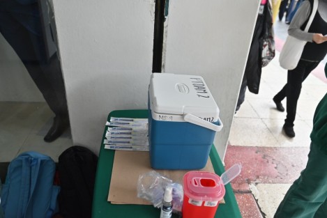 Recuerda que podrás acceder a las vacunas seas o no derechohabiente de las instituciones de salud en: Unidades de Medicina Familiar, puestos fijos y semifijos, hospitales, kioscos, módulos de vacunación y plazas públicas.  