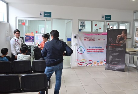 Recuerda que podrás acceder a las vacunas seas o no derechohabiente de las instituciones de salud en: Unidades de Medicina Familiar, puestos fijos y semifijos, hospitales, kioscos, módulos de vacunación y plazas públicas.  
