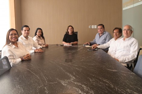  Leonardo Cornejo Serrano, con trayectoria en Petróleos Mexicanos como director de Proyectos Industriales en la filial Pemex Transformación Industrial y quien coadyuvó en la construcción de la Refinería de Dos Bocas, será el titular de la Secretaría de Infraestructura y Obras Públicas (SIOP), anunció la gobernadora electa de Veracruz, Rocío Nahle García.