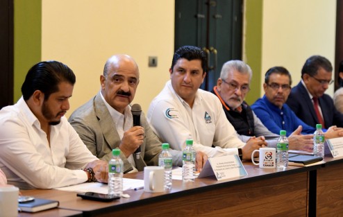  Este viernes, el presidente municipal Ricardo Ahued Bardahuil asistió al Informe Bimestral de Presidencia del Consejo de la Cámara Nacional de Comercio, Servicios y Turismo (Canaco- Servytur) Xalapa. 

