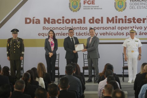 Que Veracruz ocupe el primer lugar a nivel nacional en detenciones y registre un descenso en los delitos de alto impacto es, en gran medida, resultado del trabajo de las y los agentes ministeriales, expuso el gobernador Cuitláhuac García Jiménez en el marco del Día Nacional del Ministerio Público. 