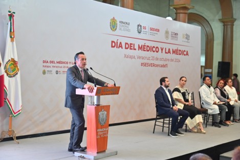 En Palacio de Gobierno se llevó  a cabo la ceremonia conmemorativa por el Día del Médico, presidida por el Gobernador Cuitláhuac García Jiménez. 