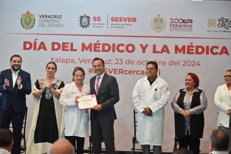 Se reconoció a algunos galenos durante el evento. 