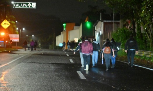 Peregrinos devotos de San Rafael Guízar procedentes de la región de Xico, Cosautlán, Piedra Parada, Teocelo, y demás, son quienes con más devoción visitan la tumba del Santo obispo  año con año, realizando para ello caminatas desde su lugar de origen la víspera de la festividad. 