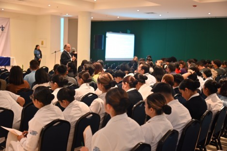 El evento que reúne a destacados investigadores, profesionales y estudiantes de diversas áreas, contará con la participación de conferencistas de renombre internacional, lo que brinda a los universitarios oportunidad de intercambiar ideas y forjar nuevas conexiones que impulsen sus carreras y proyectos.