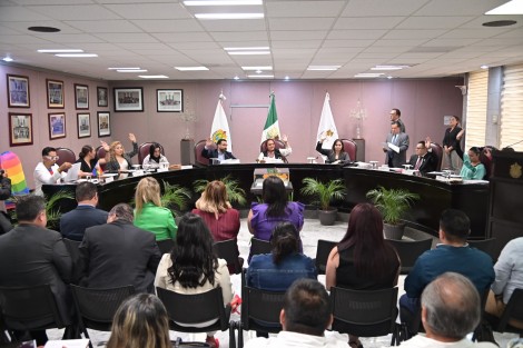 En sesión ordinaria, la Diputación Permanente del Congreso de Veracruz dio entrada a la iniciativa presentada por el diputado Juan Javier Gómez Cazarín, que busca reformar los artículos 33 y 36 fracción XXI de la Ley Orgánica del Municipio Libre para que los ayuntamientos tengan la atribución de acordar, en sesión de Cabildo, la fecha en que deba realizarse el informe sobre el estado que guarda la administración pública municipal.