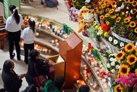 Cientos de devotos de San Judas Tadeo festejan al santo en su día. Parroquia dedicada al santo de las causas difíciles en Xalapa estuvo muy concurrida. 